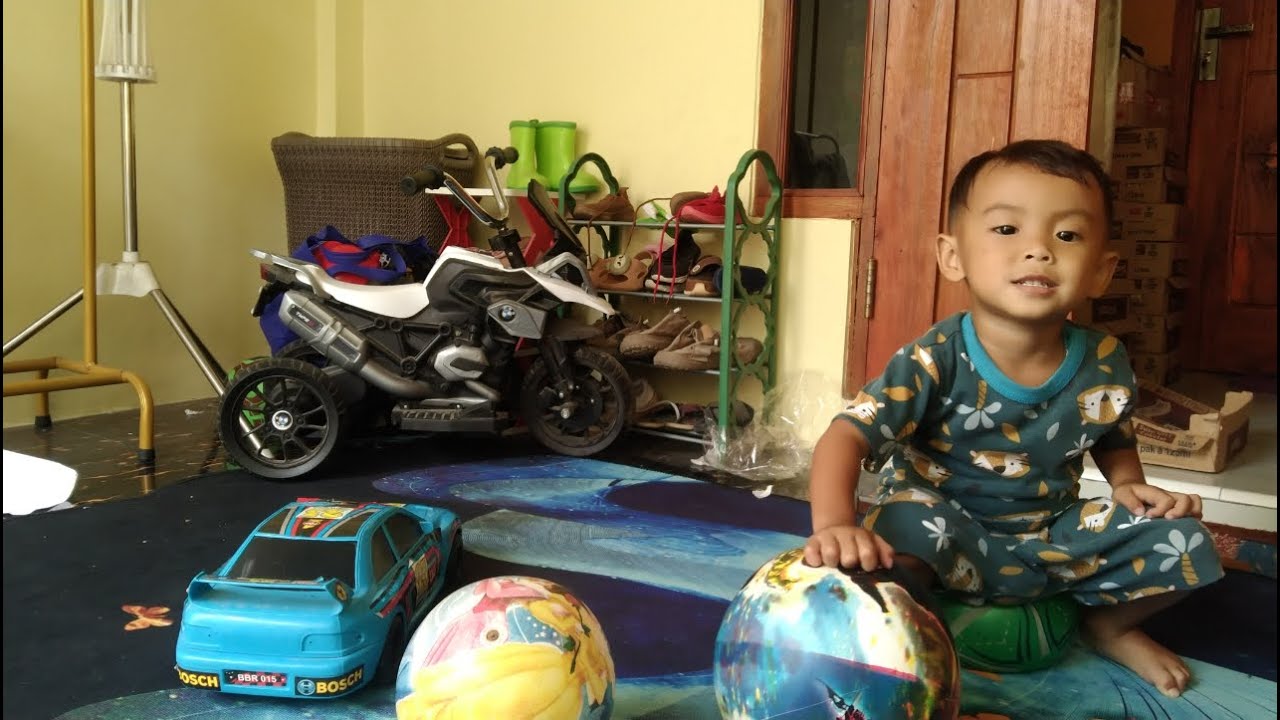 Yahhhh... Bola Hijau Kempessss deh, kalo mau kempes harus berusaha yaa #bola