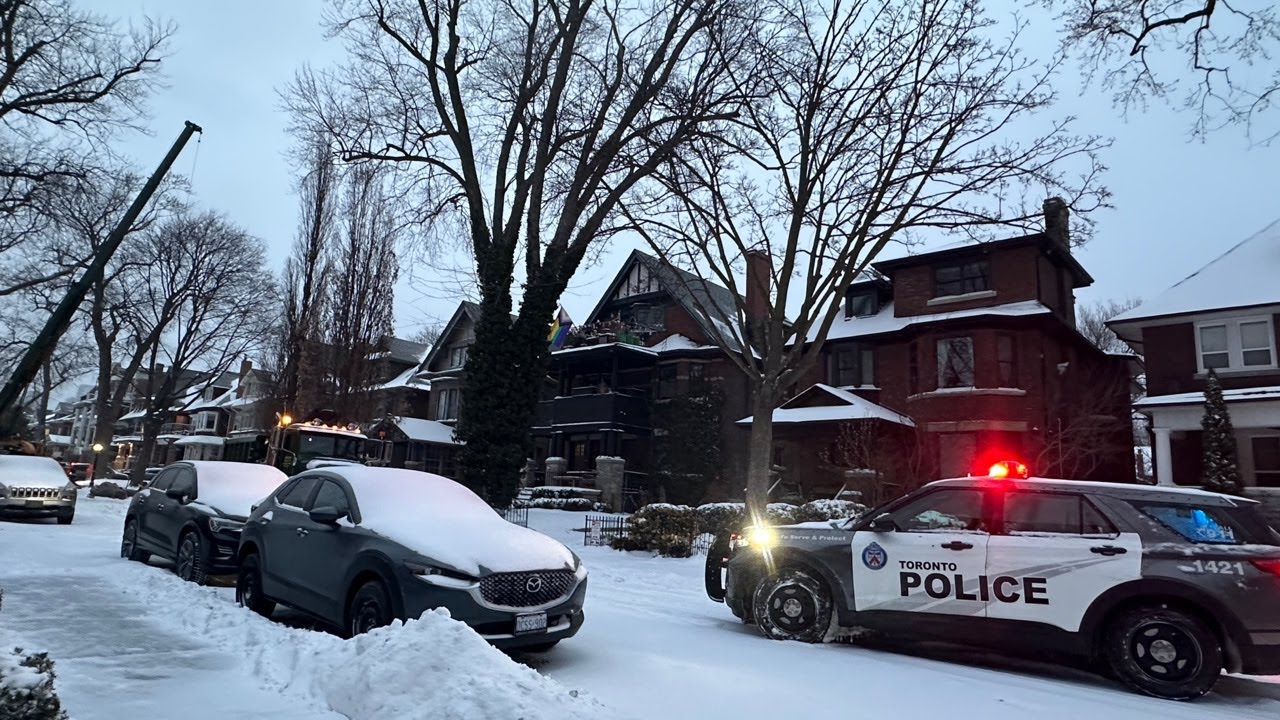 IRL LIVE Toronto Winter Storm December 26, 2025 (-2 Celsius)