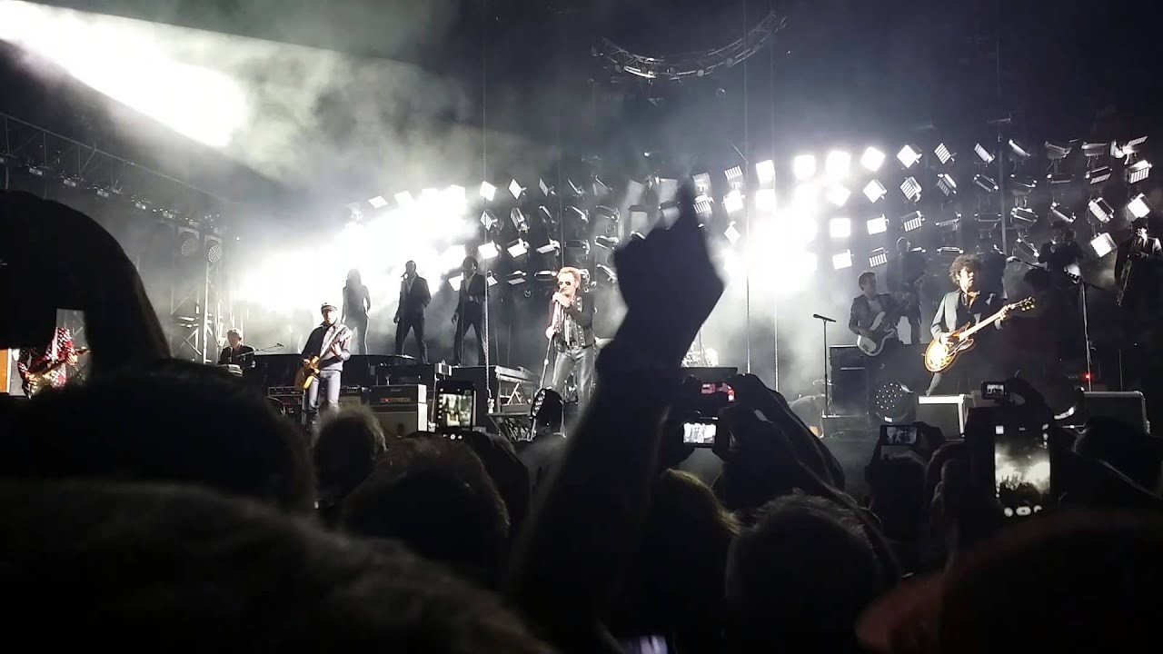 Intro Rester Vivant - Johnny Hallyday - N&icirc;mes 2015