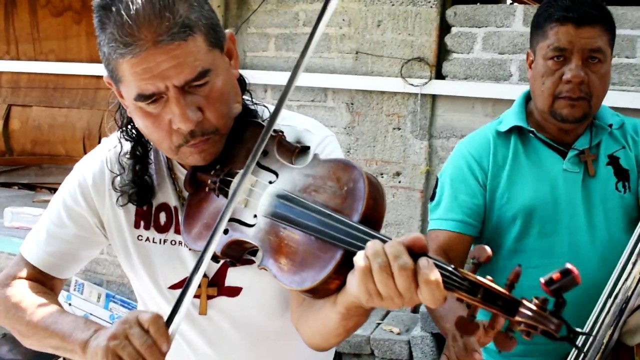 Los Reales De Michoacán •• Ojitos negros