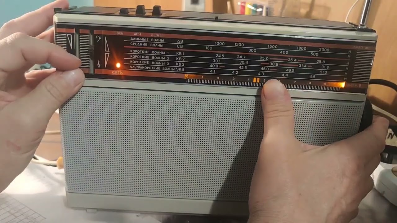 VEF-214  с FM радиоприемник СССР.