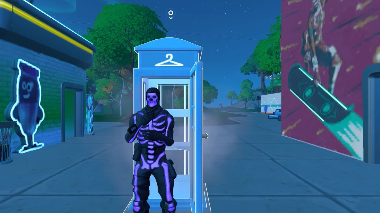 Salty Ikonik Skin Reacts to Default Skin turning into *EVERY* OG Skin in Party Royale