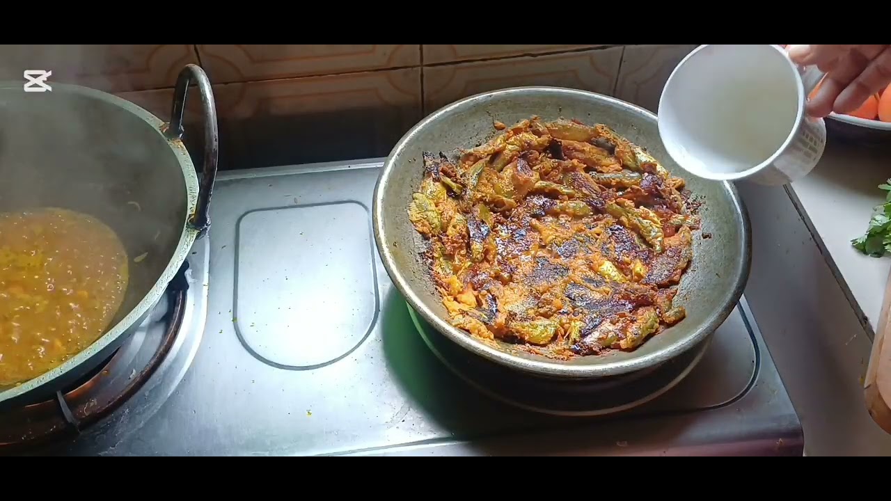 মাছ ভুনা চিংড়ি মাছ দিয়ে লাউ শাক রান্না সেই স্বাদ 