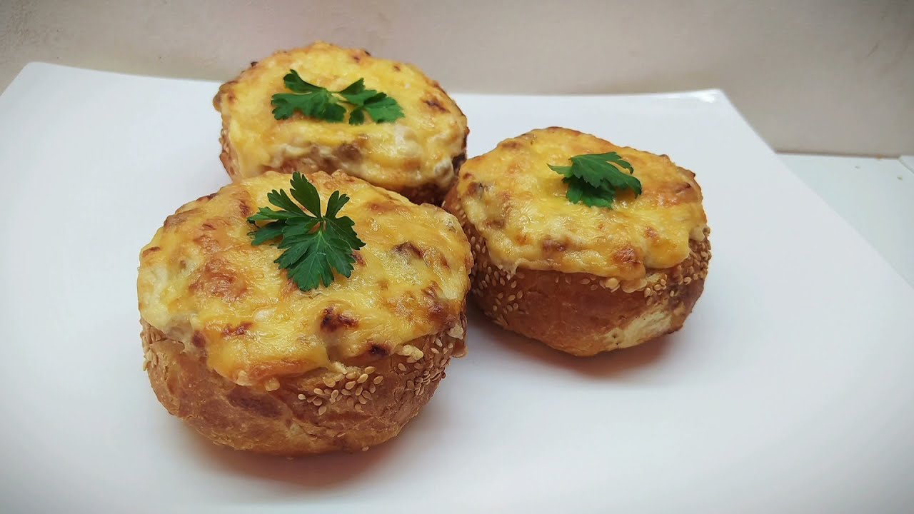 ЖУЛЬЕН В БУЛОЧКЕ с курицей и грибами )