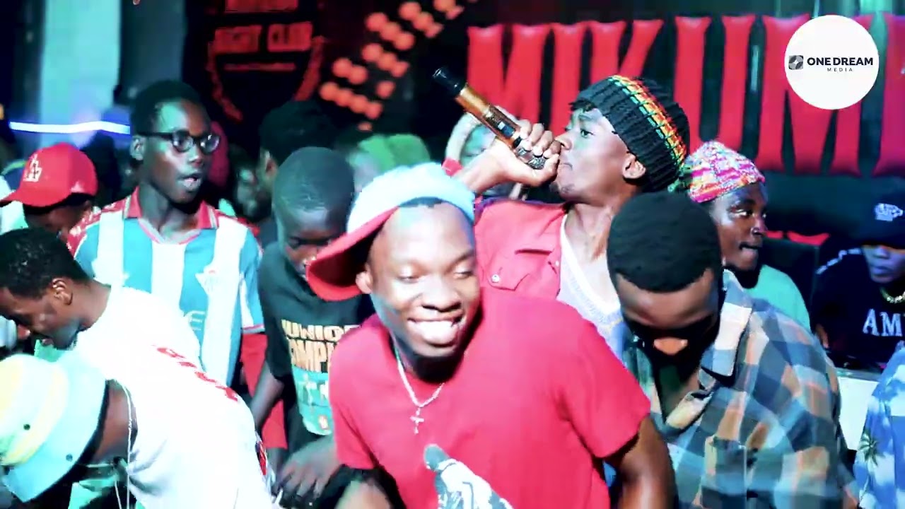 MASHABIKI WALIVYO SHINDWA KUJIZUIA BAADA YA KD BLAND KUPANDA STEJINI