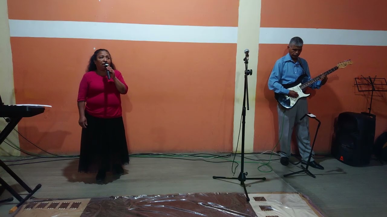 Cantó la hermana Irene 