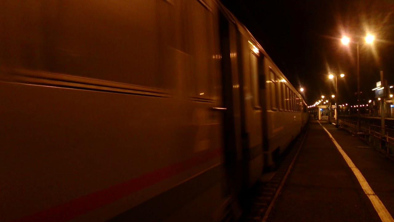 BB7200 + TER Bourgogne,  Ligne R  Z5300 en gare de Montereau