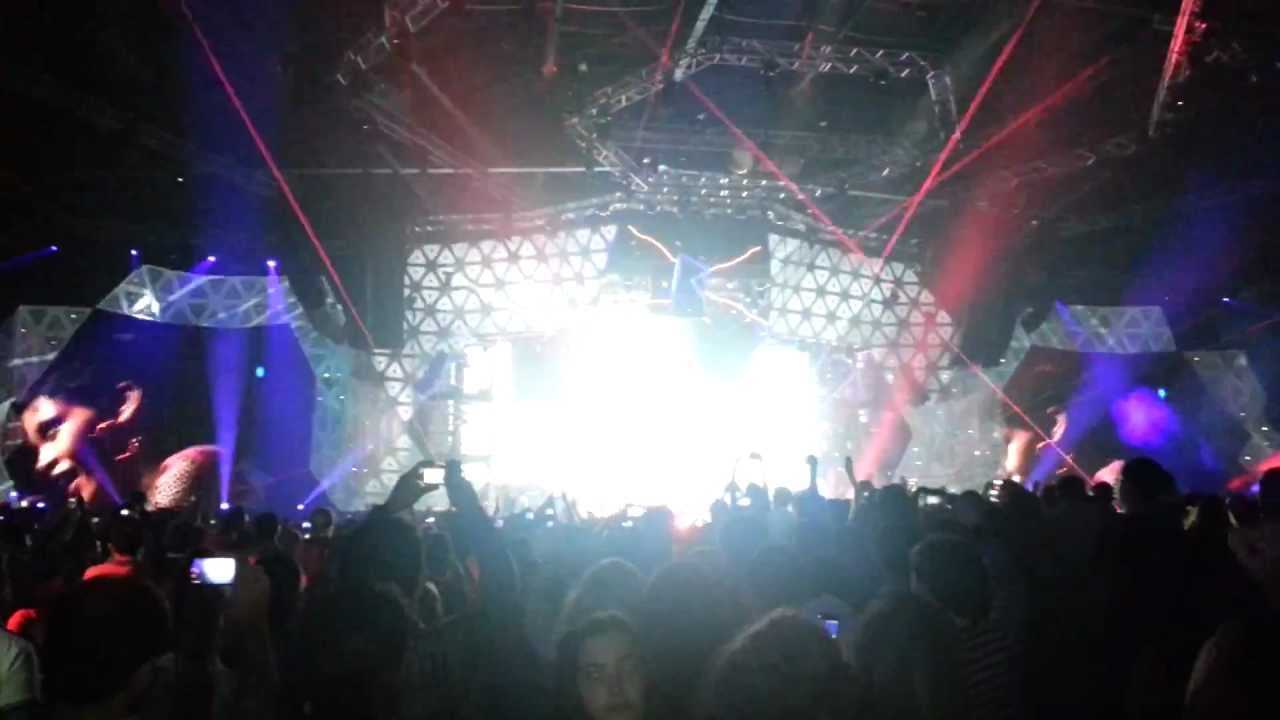 RIHANNA Baku Crystal Hall 06.10.2012
