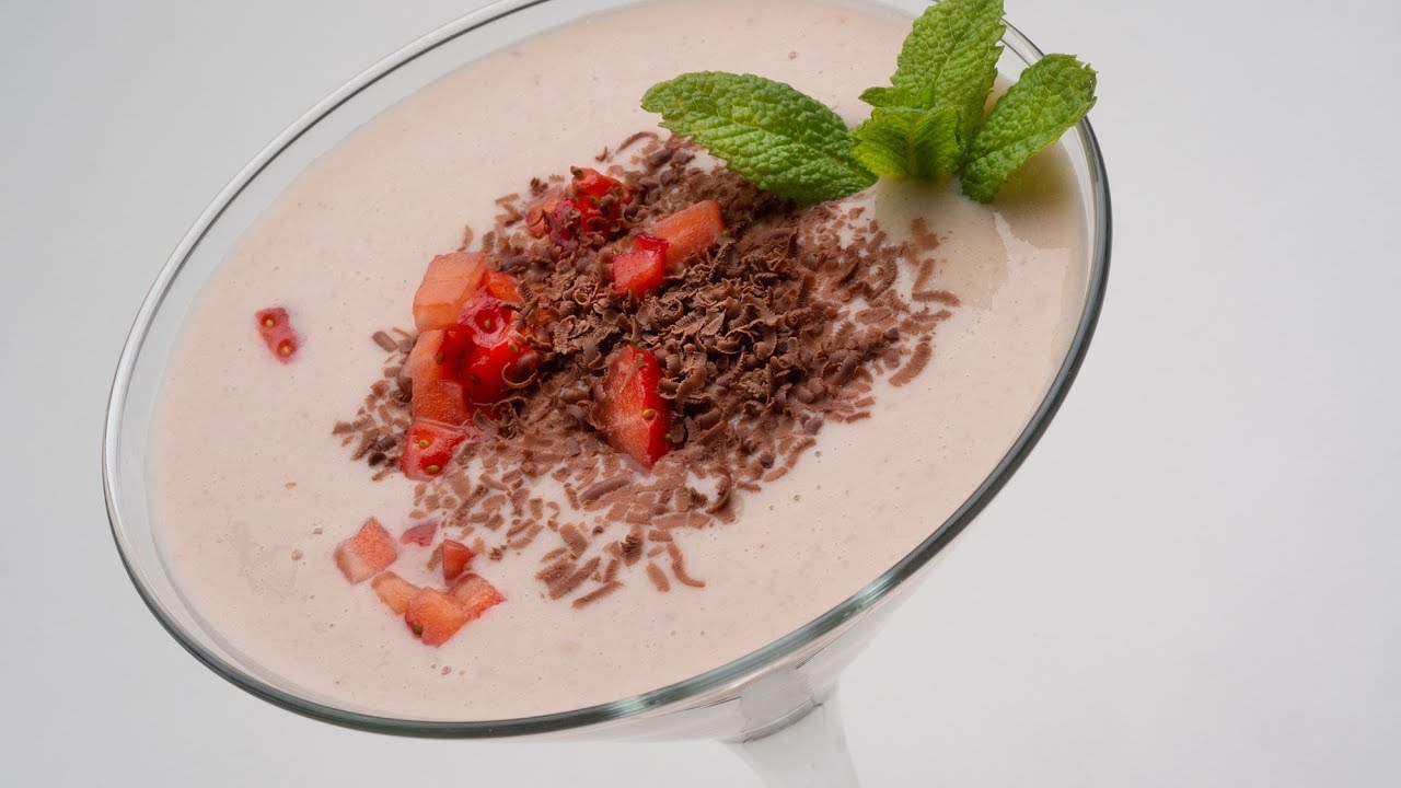 Receta de Natillas de fresa con virutas de chocolate - Eva Arguiñano