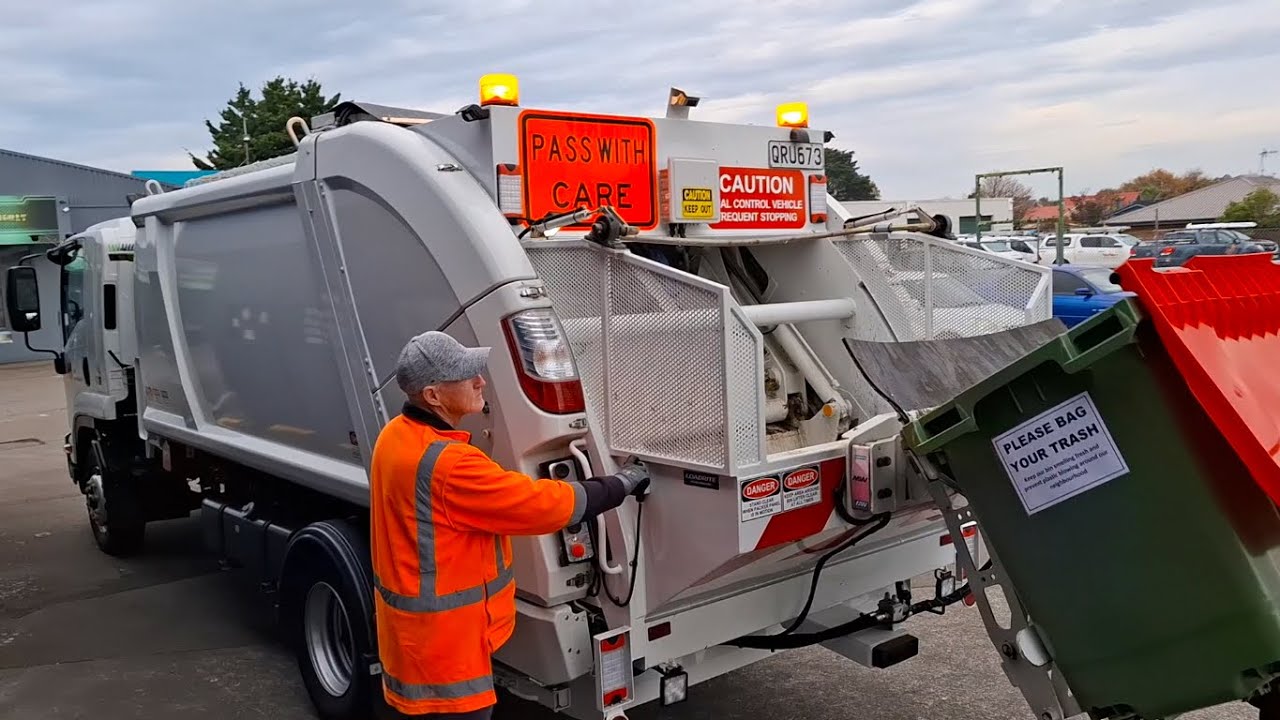 NEW Waste Management (WM) Commercial Rear Load Truck in white - RL0781 - 2024 ISUZU F SERIES. Part 2