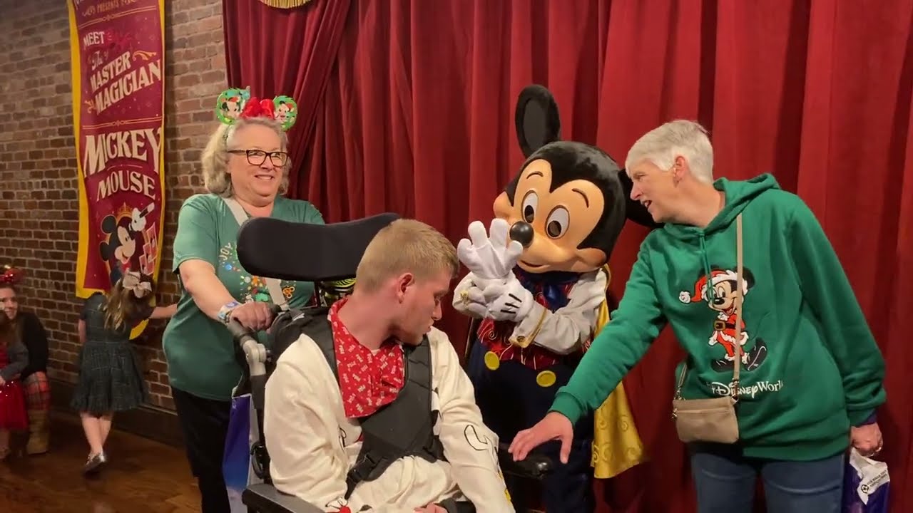 Sam says goodbye to Mickey & Minnie till next trip in the Magic Kingdom @onthatnote 