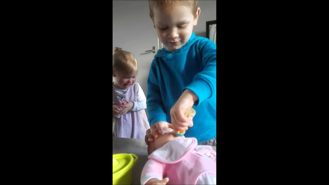 Broer en zus ruzie!!
