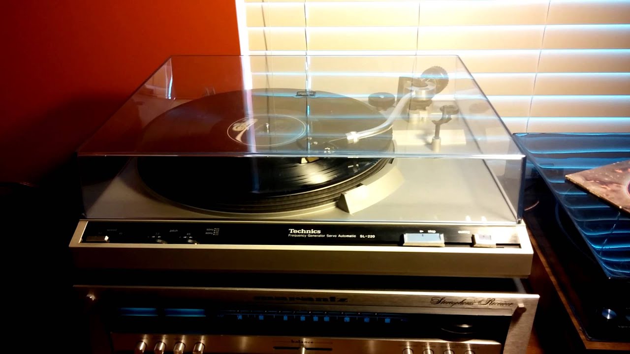 Technics SL-220 In Action