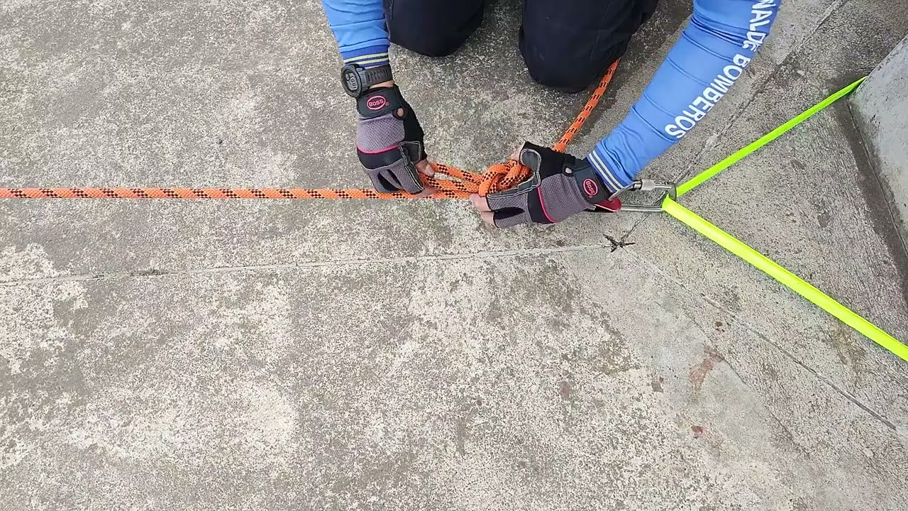 Aseguramiento de descensor Petzl ID L