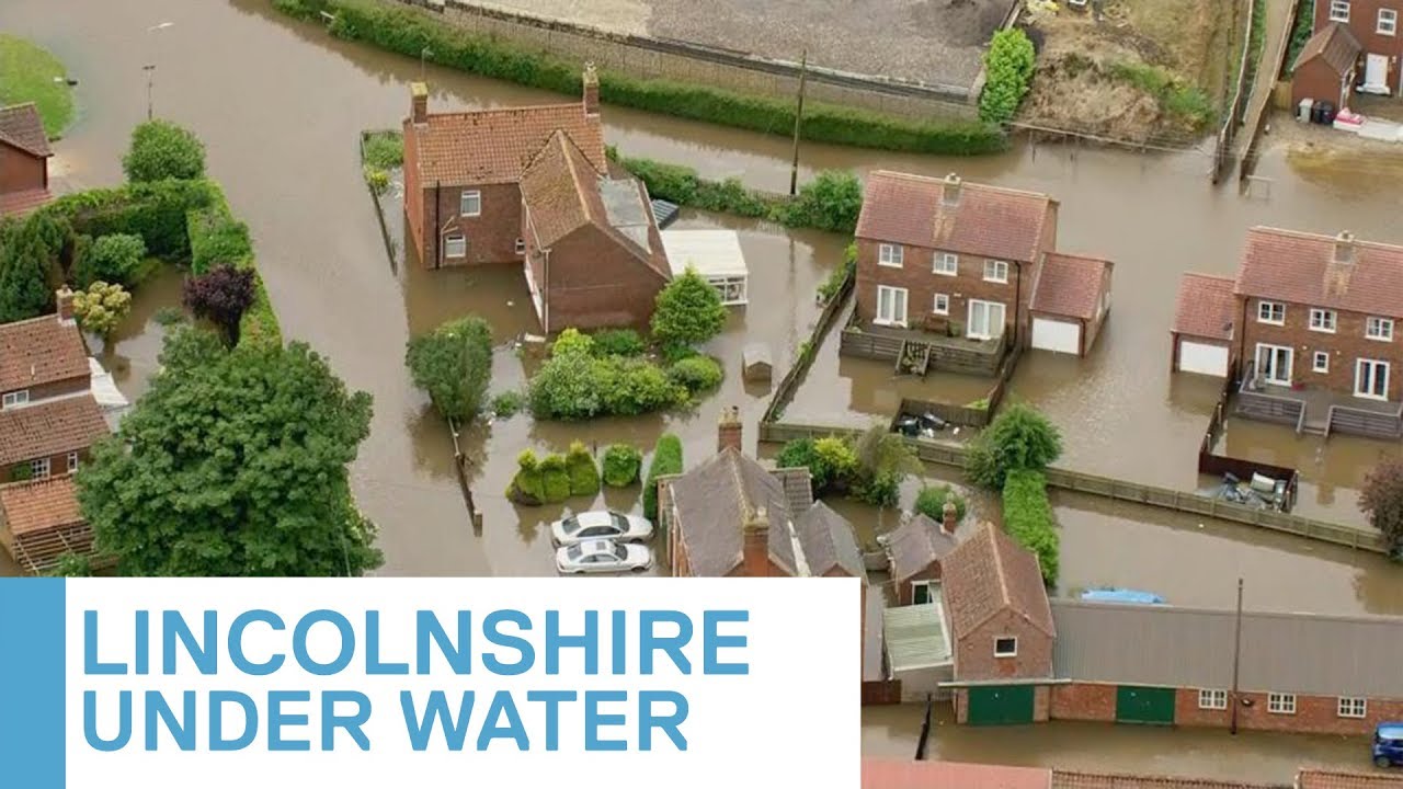 RAF draughted into Wainfleet after burst bank floods dozens of homes | 5 News