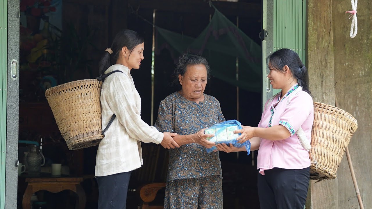 A simple meeting - Hoai Ca quietly visited the person who had helped her many years ago.