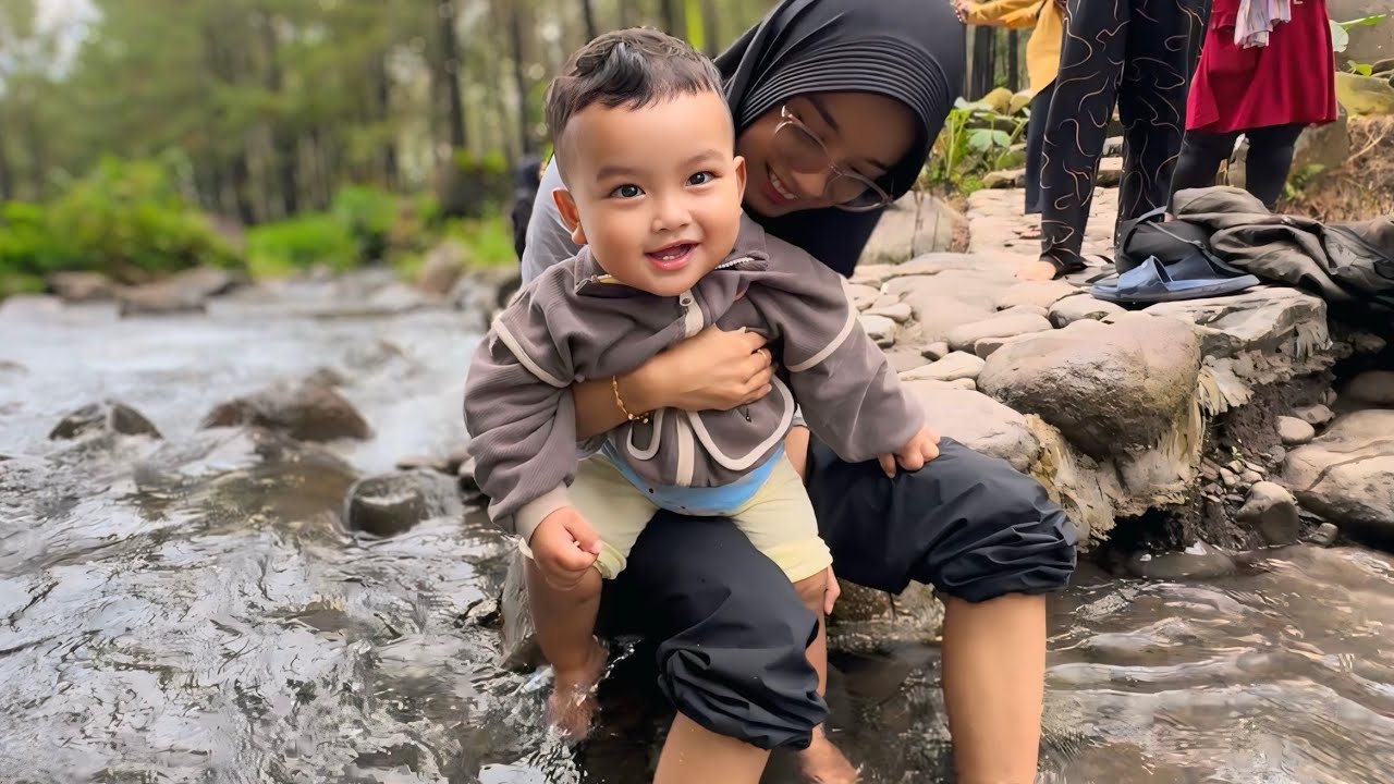 MAIN DI SUNGAI BARENG SI KEMBAR !!