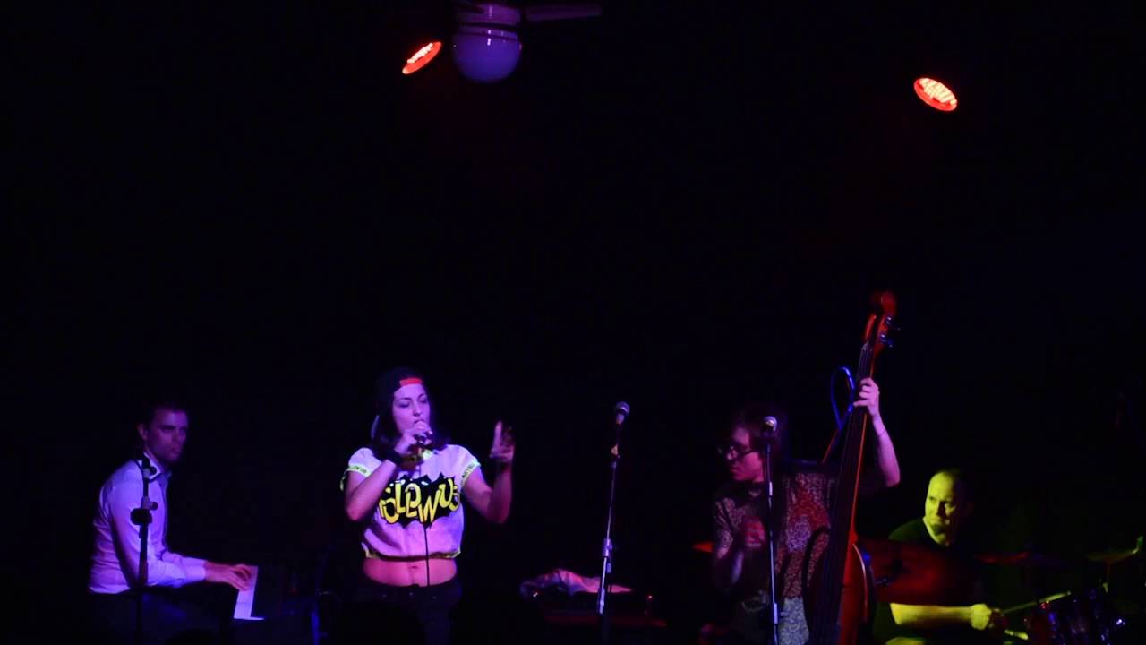 Bolla Trio feat. Rayna - Pretty Fresh Live @ Biko