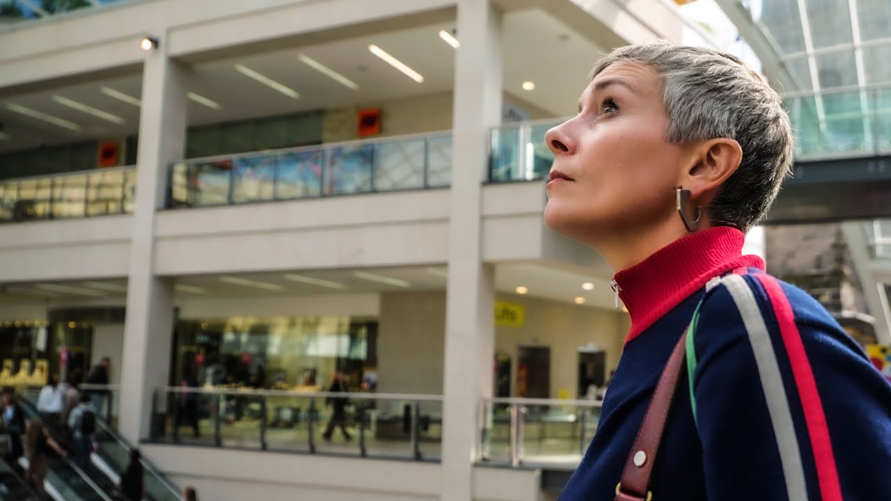 Surprise soprano takes shopping trip to new heights ⬆️