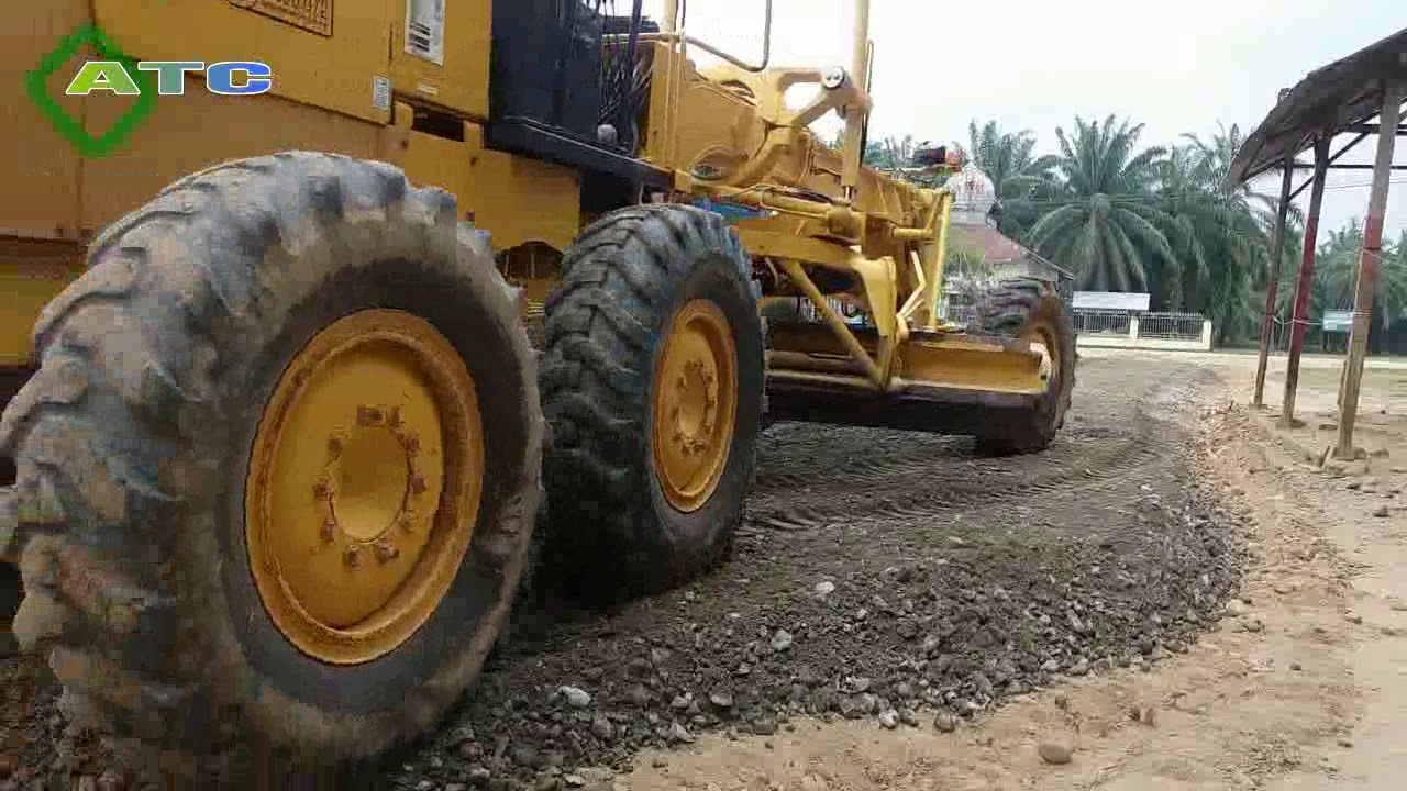 Komatsu Motor Grader GD511 Part 1