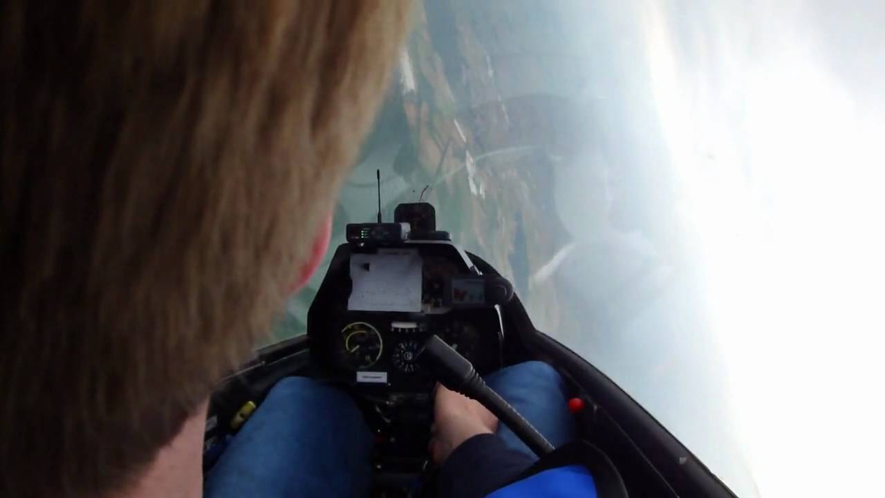 Erste Kunstflugversuche mit PIK-20D