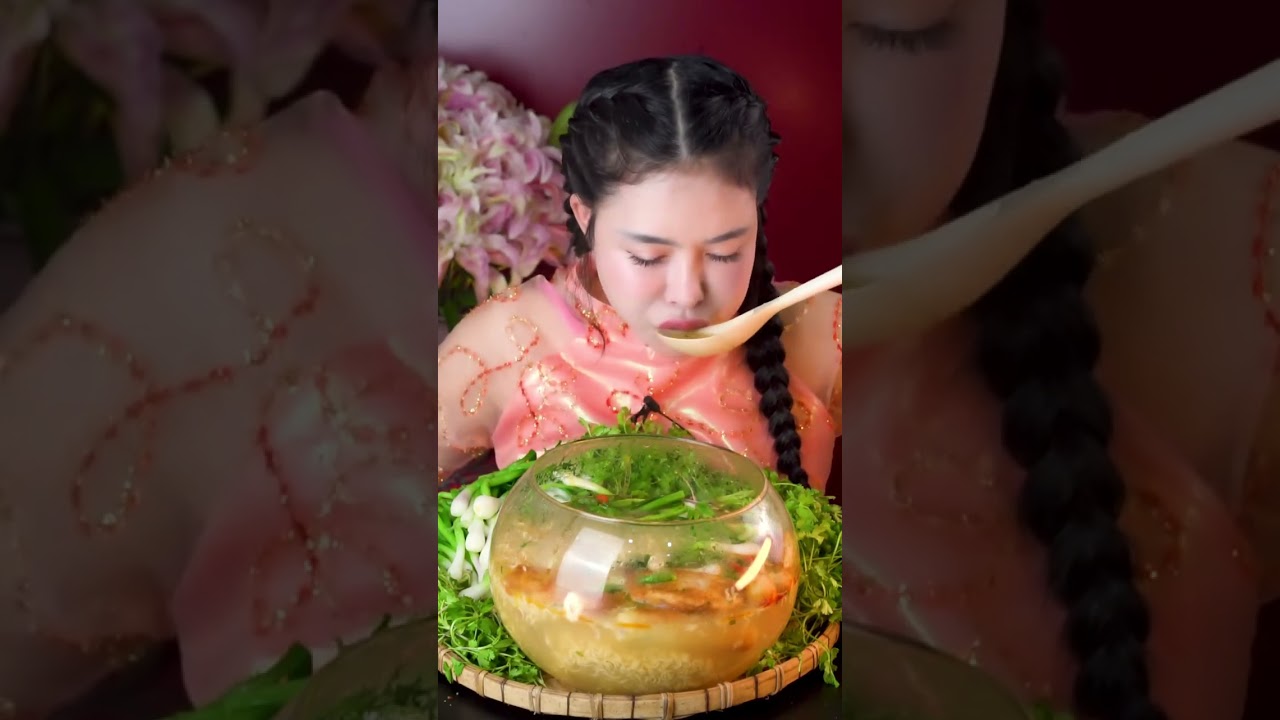 Mì tôm ăn cùng nhiều rau ngò ngon lắm luôn mọi người, vừa thơm dậy mùi lại vừa ngọt nước ạ 😋😋😋