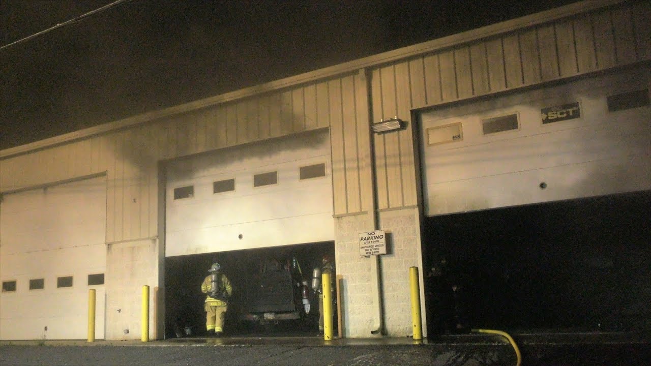 Responding and Pre-Arrival to a working structure fire, Ride with Newsworking