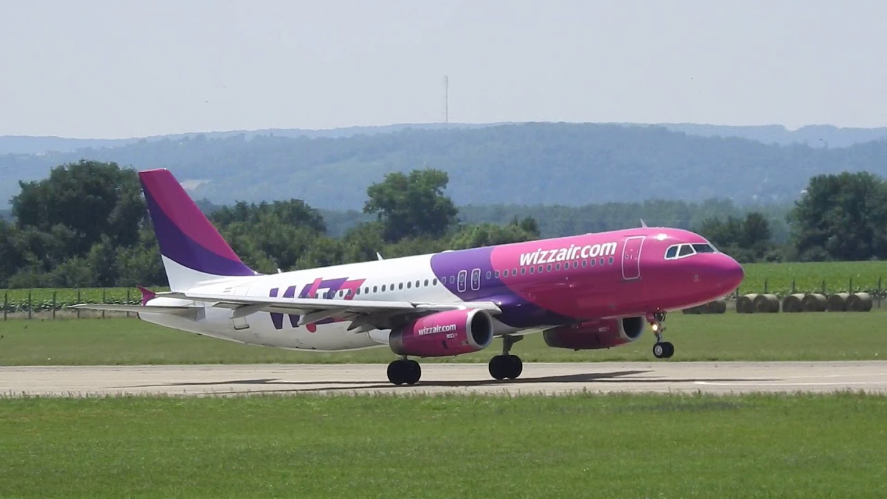 W!ZZ AIR Airbus A320-232 (HA-LYU) Touch and Go training(WZZ701) H&eacute;v&iacute;z-Balaton Airport