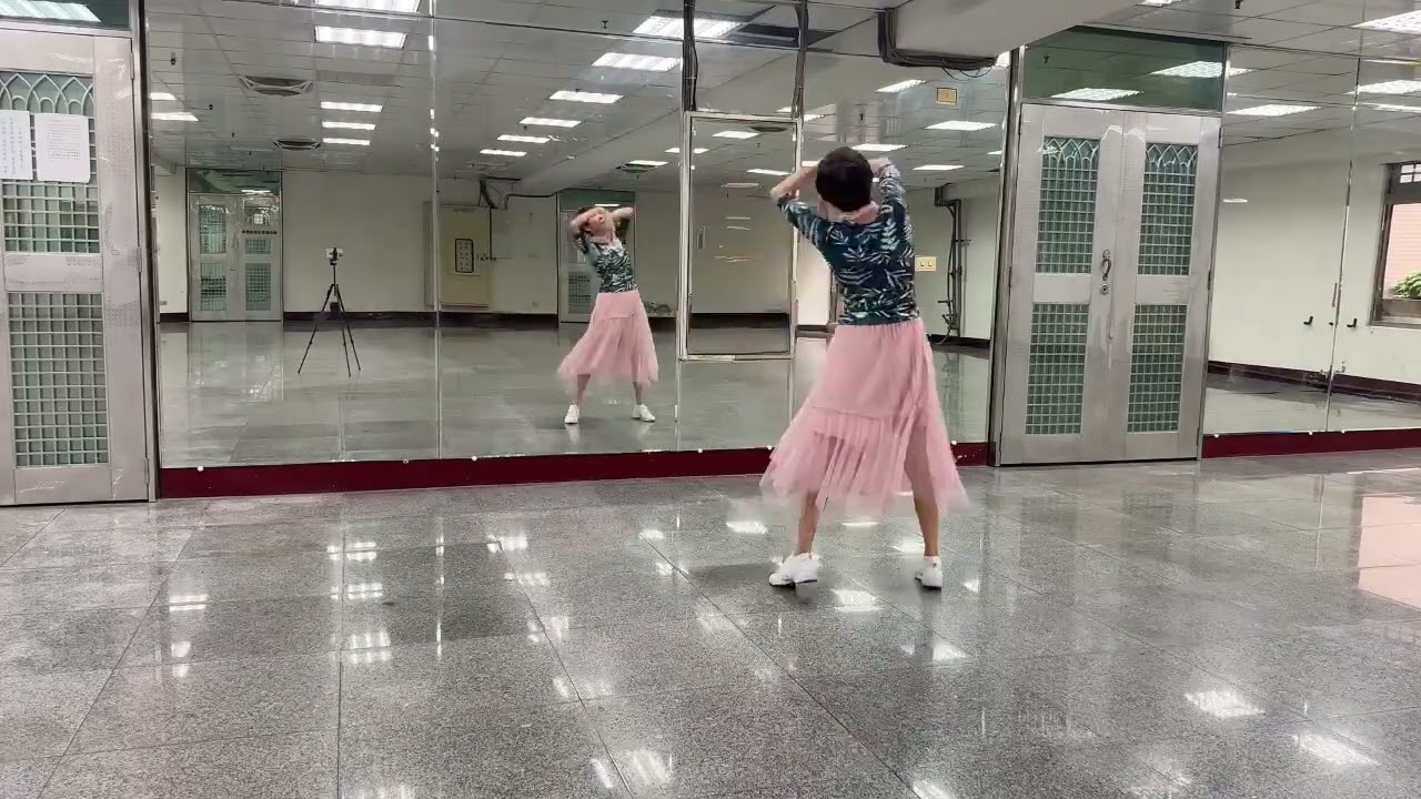 舞動裙擺《梳妝》感謝編舞:林秀霞老師//示範:阿麗老師