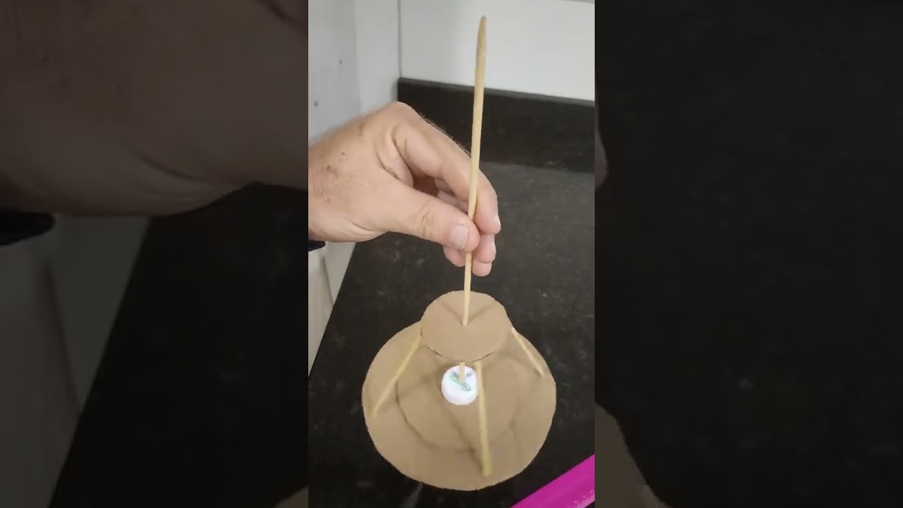 PARAFUSO AÉREO DE PAPELÃO DE LEONARDO DA VINCI