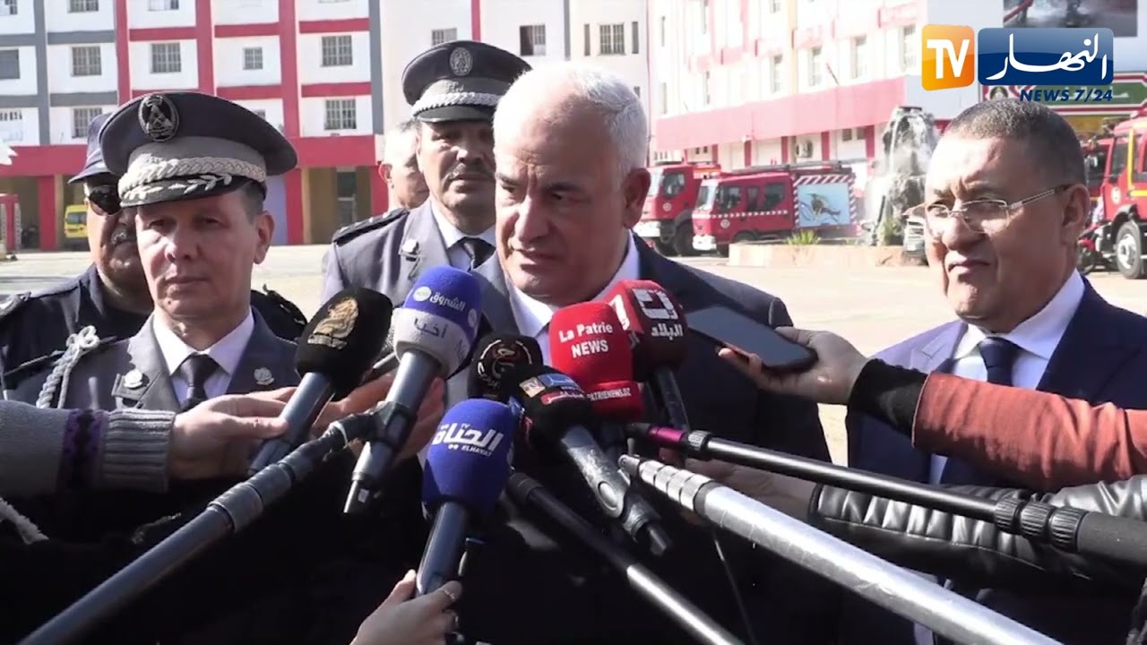 وزير الداخلية الفلسطيني يقوم بزيارة الوحدة الوطنية للتدريب والتدخل للحماية المدنية