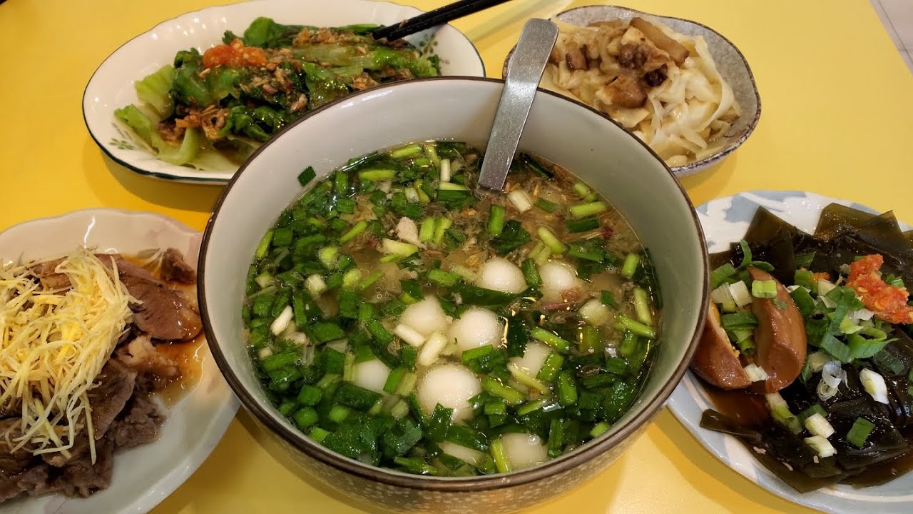 Small Glutinous Rice Ball Soup with Leek, Pork Jowl, Lettuce, Bamboo Shoots, Braised Food 楊梅美食小阿姨大湯圓