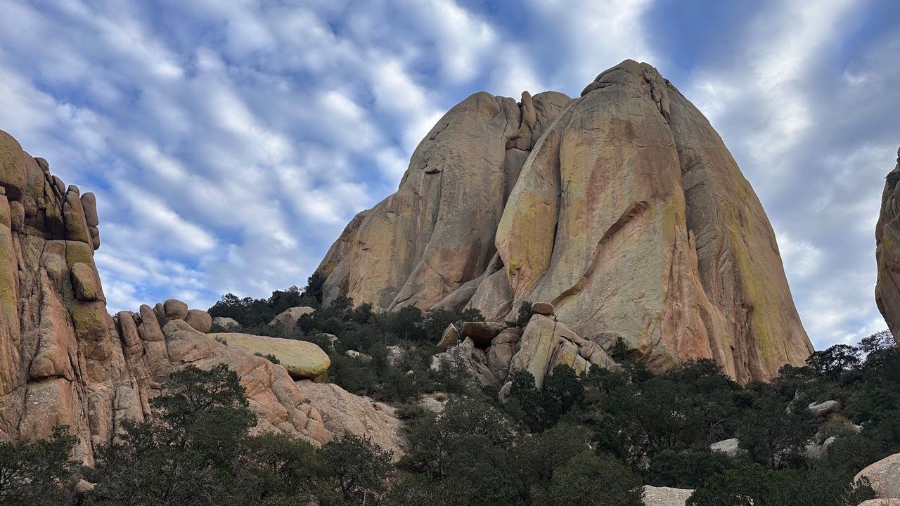 Climbing Desert Southwest Domes!! Abracadaver - 5.11a - Cochise Stronghold