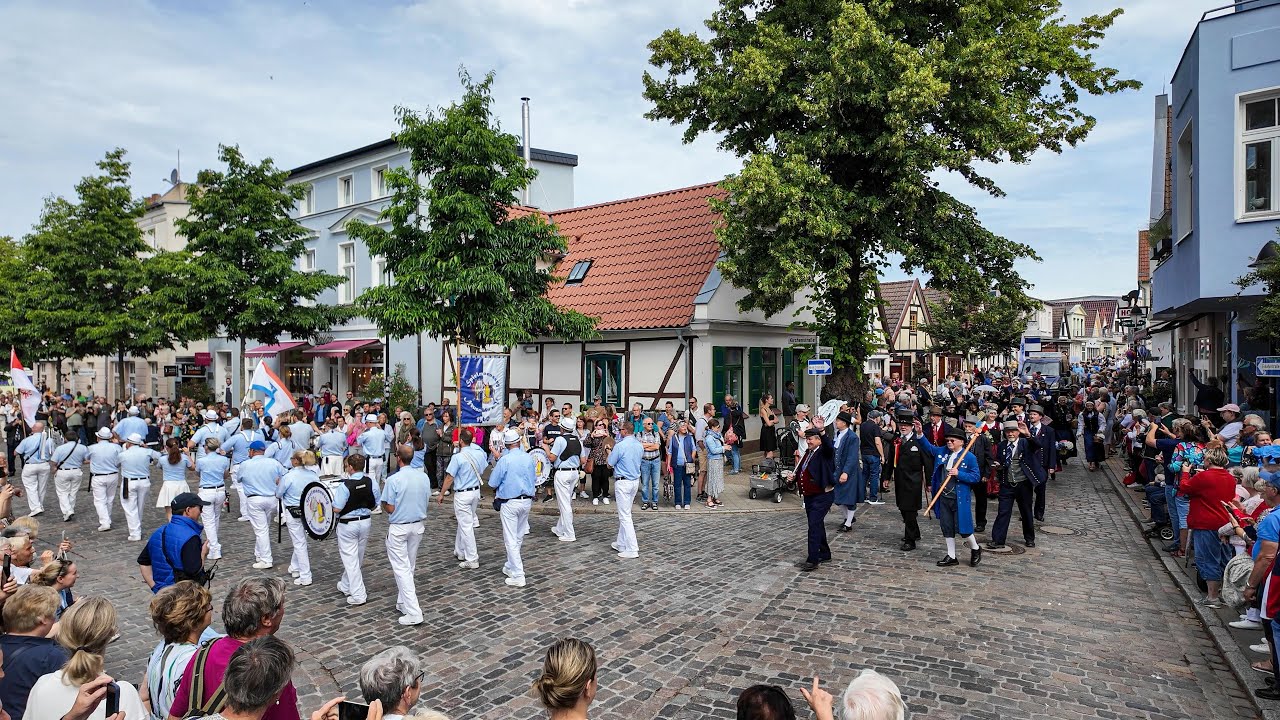 Warnemünder Woche 2024 startet mit dem 21. „Niegen Ümgang“