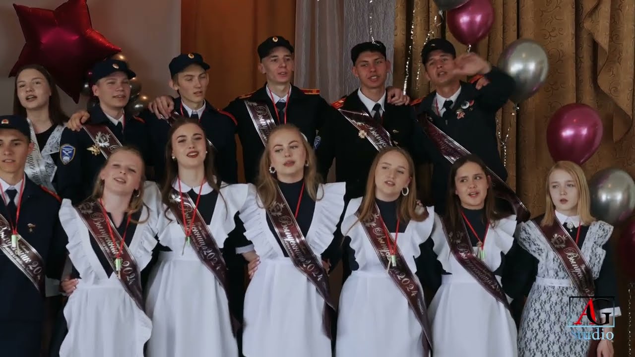 Последний звонок в школе №2. Поют выпускники 2024 года.