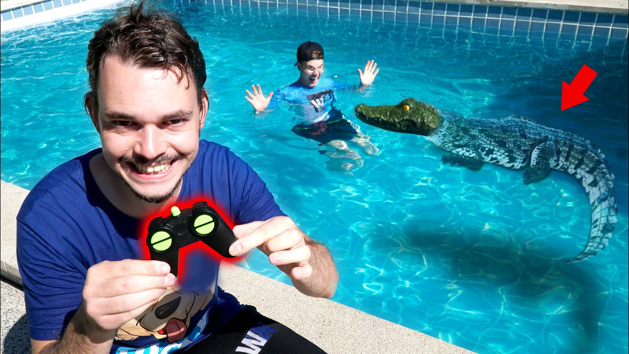 Ferngesteuertes RC KROKODIL PRANK an Freund KMAN im POOL Wasser !!!