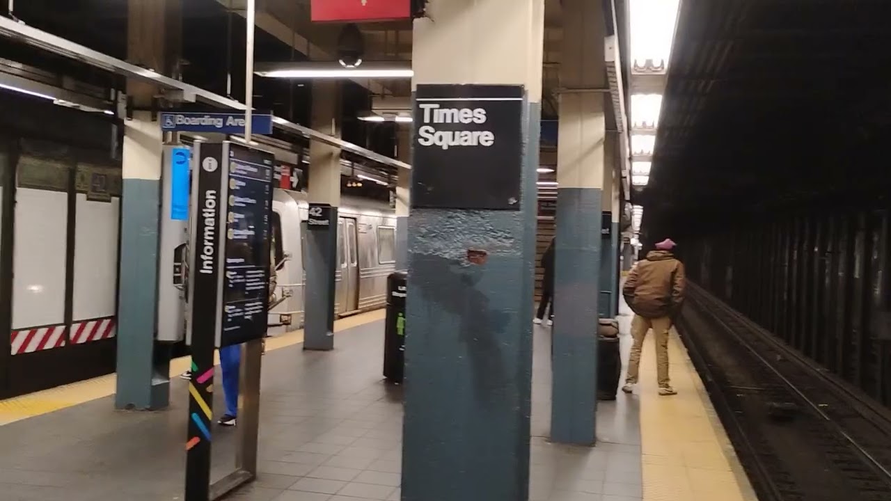 R46 #6196/#6022 (Q) + R46 #5492/#5630 (N) arriving at Times Square - 42 Street 