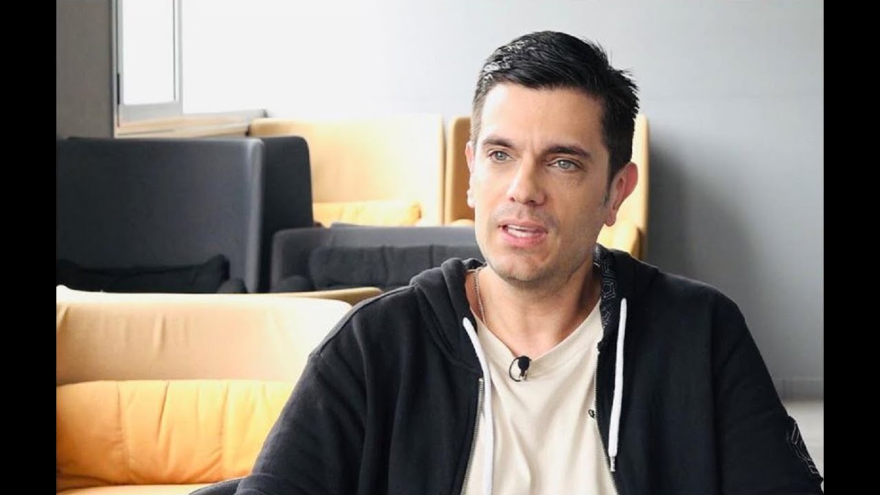 &Mu;ύ&rho;&omega;&nu;&alpha;&sigmaf; &Sigma;&tau;&rho;&alpha;&tau;ή&sigmaf;: &laquo;&Tau;&omicron; &sigma;&omega;&sigma;&tau;ό &epsilon;ί&nu;&alpha;&iota; &eta; &gamma;&upsilon;&nu;&alpha;ί&kappa;&alpha; &nu;&alpha; &mu;&eta;&nu; &epsilon;ί&nu;&alpha;&iota; &mu;ό&nu;&omicron; &mu;&alpha;&mu;ά &alpha;&lambda;&lambda;ά &kappa;&alpha;&iota; &sigma;ύ&nu;&tau;&rho;&omicron;&phi;&omicron;&sigmaf;&raquo;