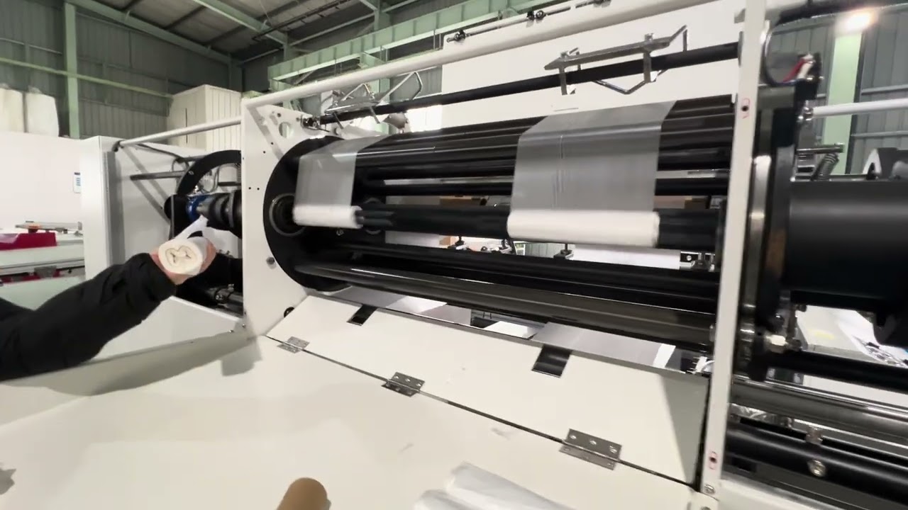 Automatic roll exchange coreless perforated trash bag on roll machine