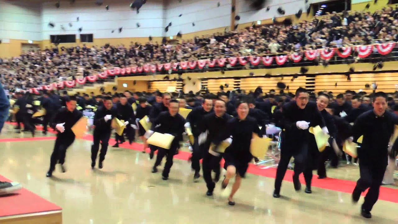 防衛大学校卒業式　卒業を祝す