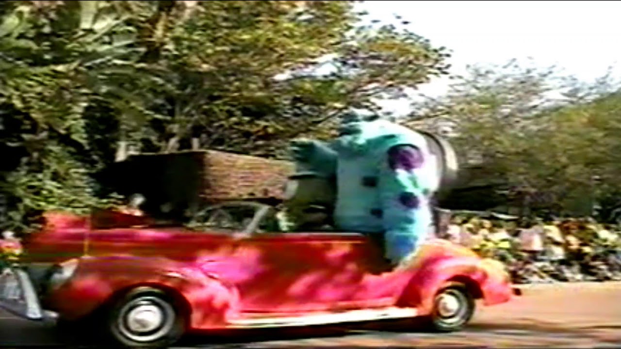 Star & Motorcars Parade at Disney MGM Studios Nov  2002