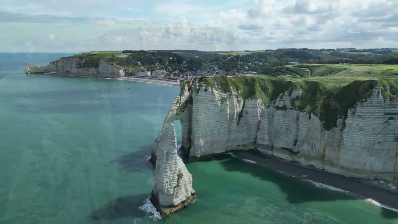 Le falesie di Etretat, in Normandia - 4K