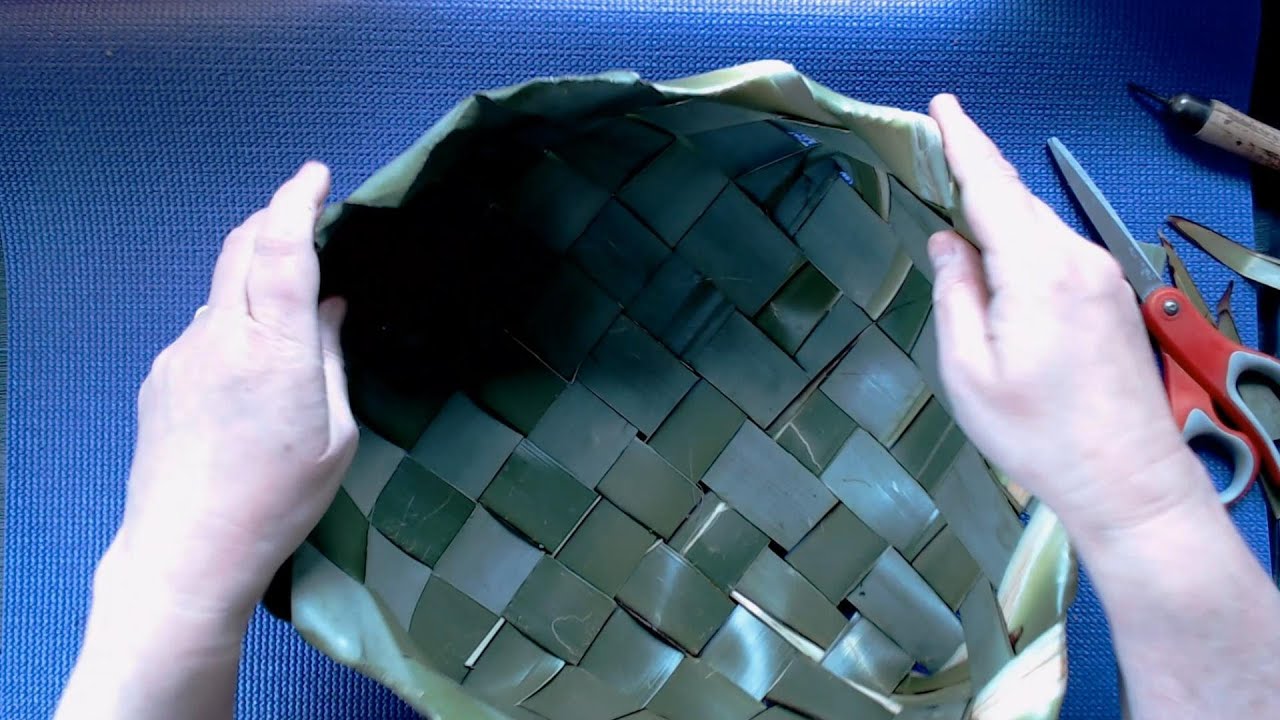 Sharing the Weaving and   finishing of  a Rourou (traditional Maori Food basket )