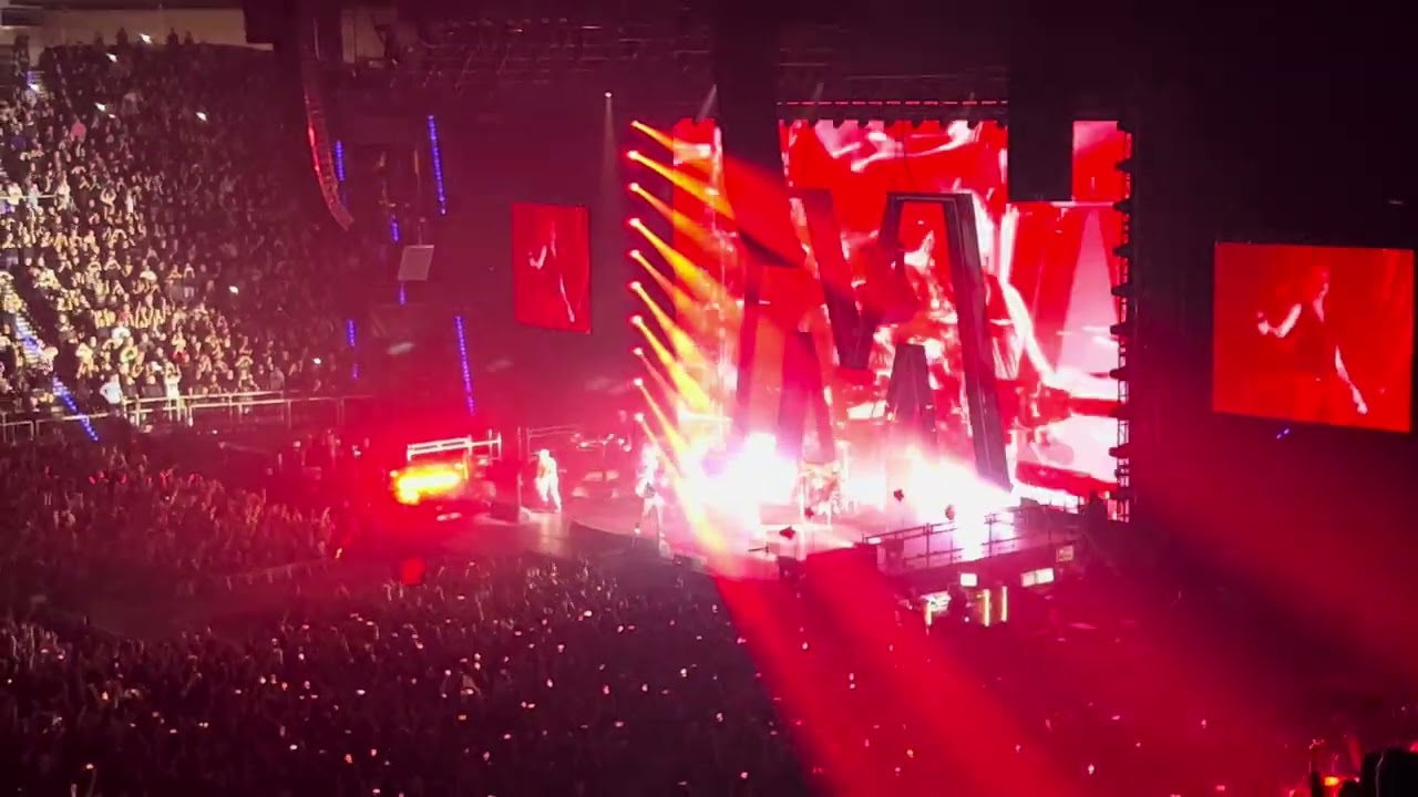 DEPECHE MODE - Never Let Me Down Again & Personal Jesus ( Live), 29.02.2024, Łódź, Atlas Arena