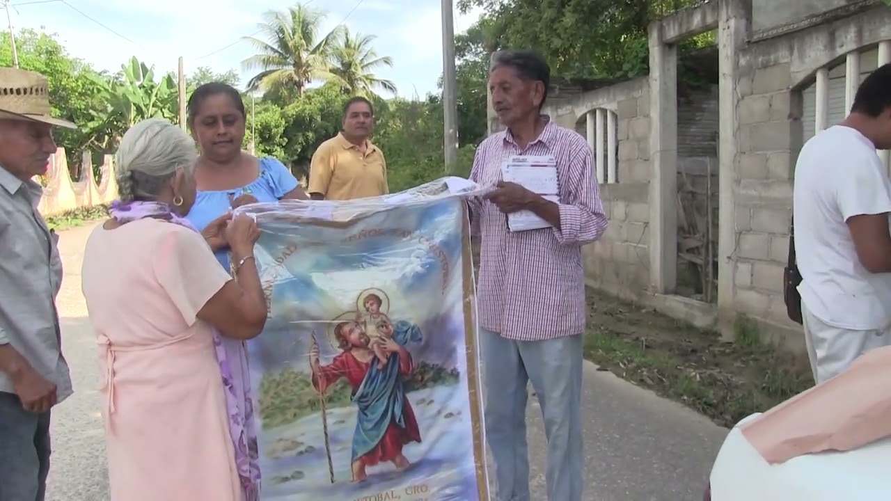 el Dr. Elí Ramirez  en la comunidad de san Cristóbal mpio. de tlacoachistlahuaca gro