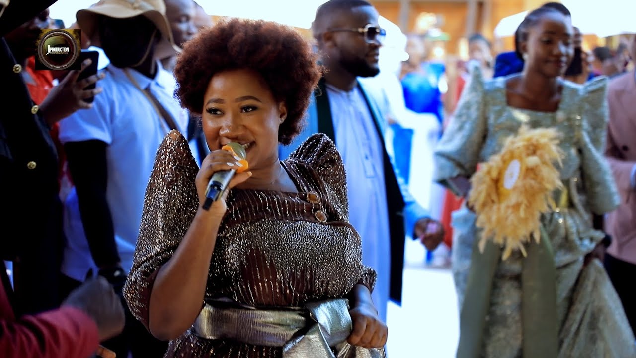 Chosen Becky Onyumisa Emikolo ne Mbaga Taata Wawaka Ayogedde.