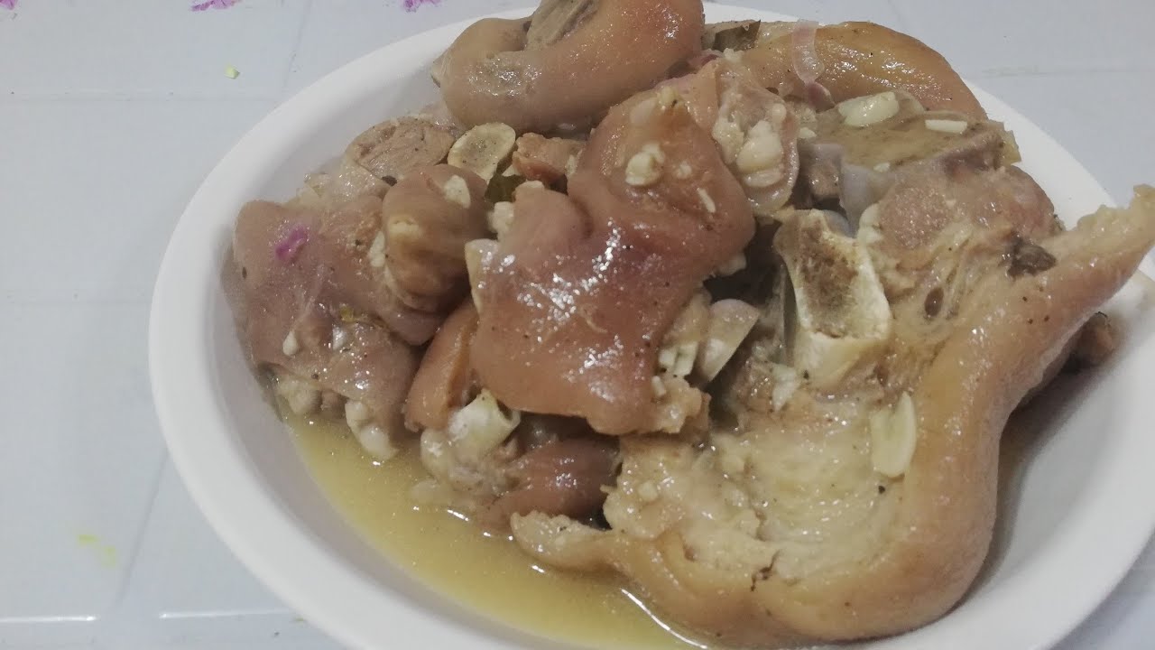 Puting paksiw na pata