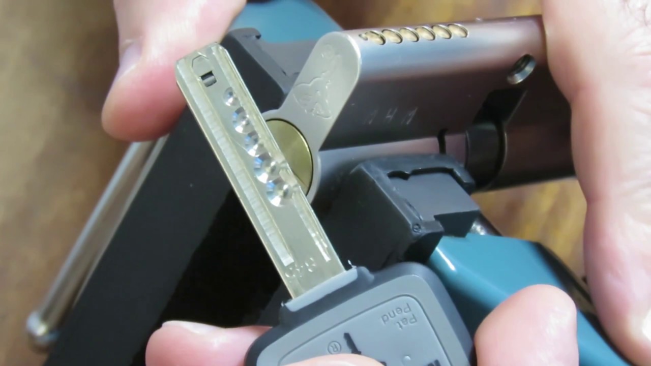 [133] Tutorial: Mul-T-Lock Masterclass 1 of 12 - Picking impossible bitting - The Maynard Overlift
