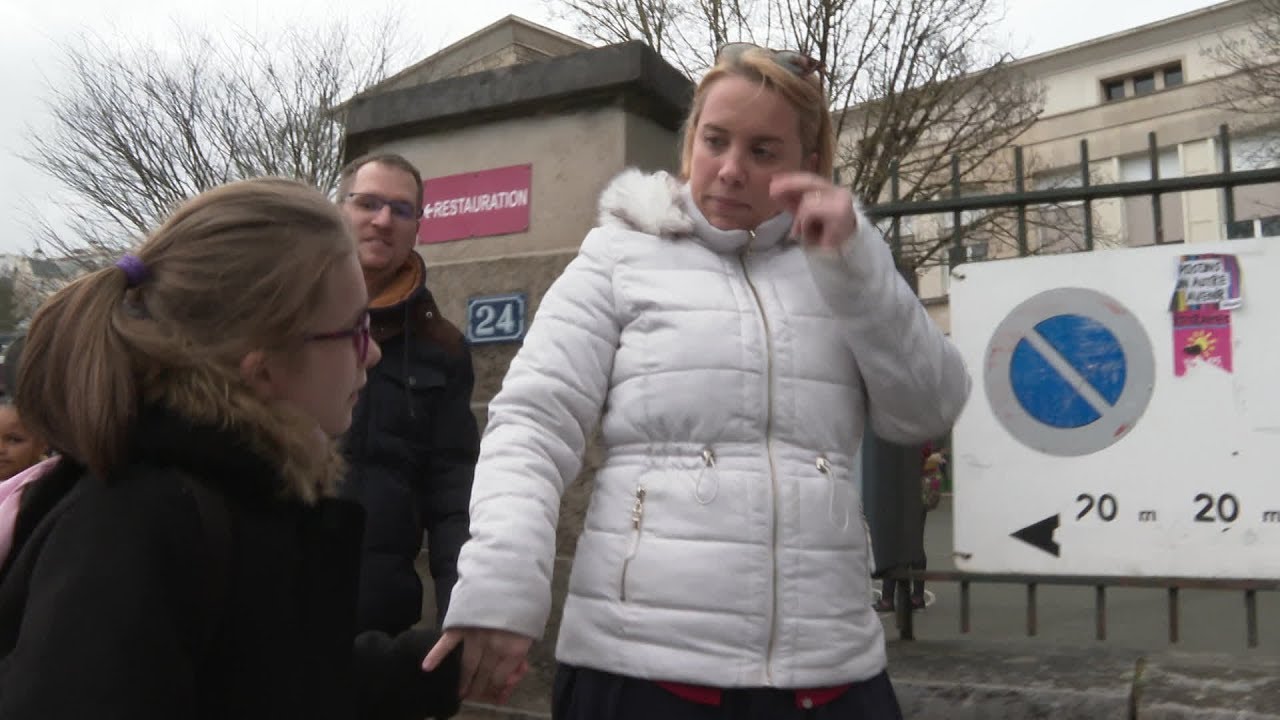 Les parents d'une petite fille sourde ont dû déménager pour s'installer à Poitiers