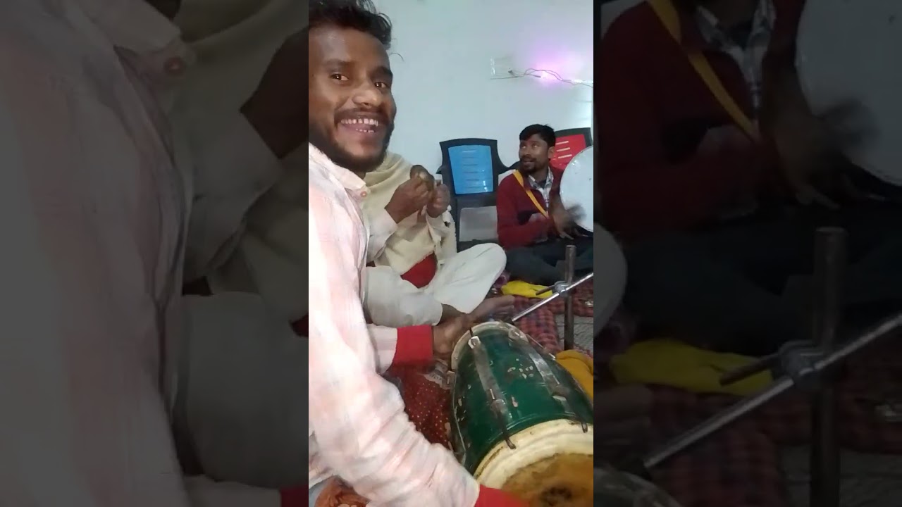 अष्टयाम महायज्ञ में संकीर्तन 